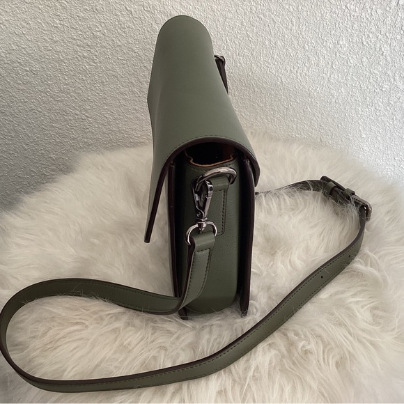 Crossbody - Picture 4 of 10